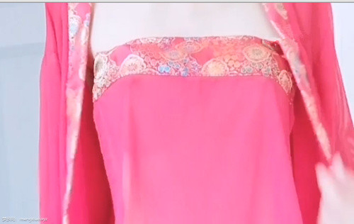 软学姐-肚兜[1V/723MB]