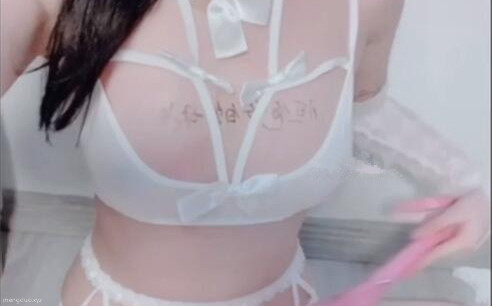 飘零-20分情趣+白丝口球乳夹皮鞭假jb喷水[1V/1.5G]