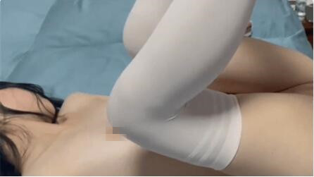 小娅-白丝长腿嫩妹[2v/1.8G]