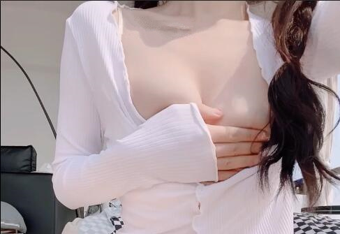 芋圆呀呀-白色上衣1v