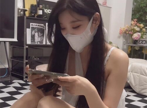 杨晨晨-最新高价-游戏陪玩到高潮 [1v/2.7G]