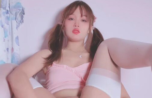 小鹿酱-粉t牛仔热裤[1v/700M]