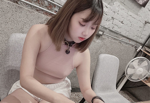 Lunana-推特极品反差婊-唯美流出-双飞闺蜜-人前完美露[78p+24v/411M]