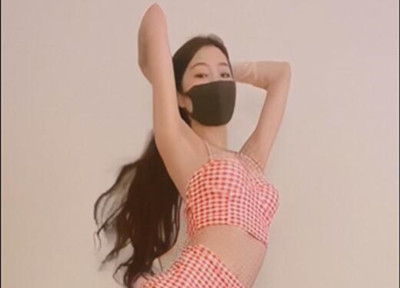 八月未央-地表最强网红女神-十月最新-红格子内衣[1V/1.27G]