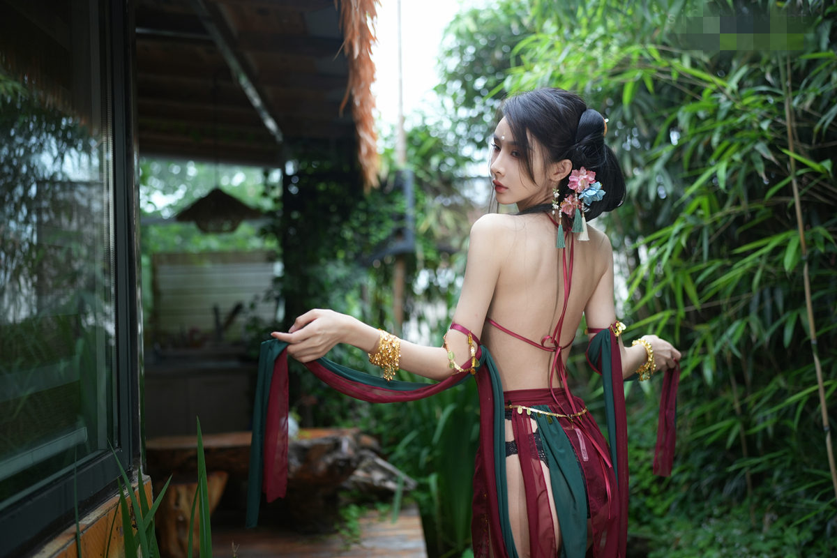 余多多 – 最新写真私拍，妲己的古风诱惑力[55P+3V/1.13GB]