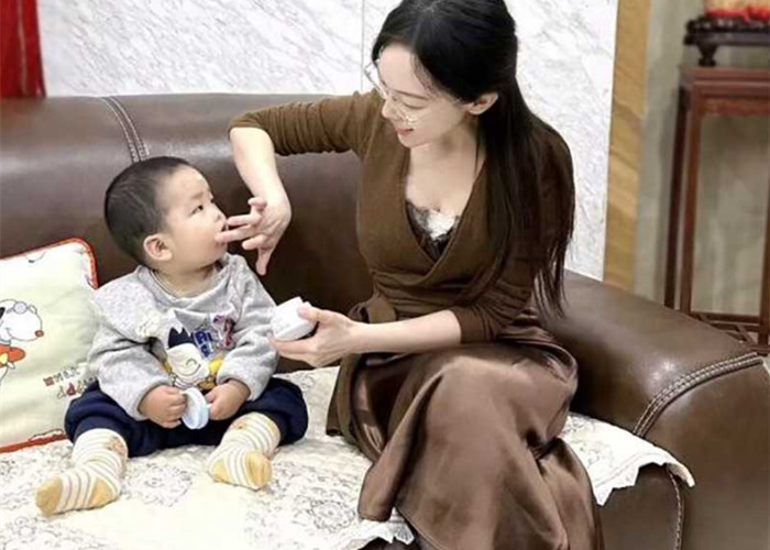 张越-上海第二中学化学女老师出轨高一学生 堪比AV [14p+1pdf+2v/1.4G]